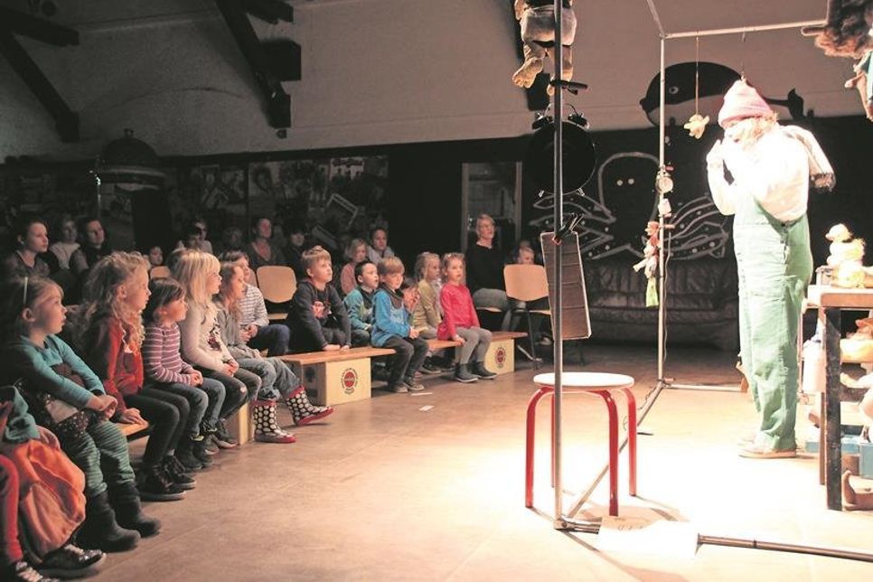 Die gut besuchte Aufführung mit fantasievollen Inszenierungen wurde begeistert aufgenommen.