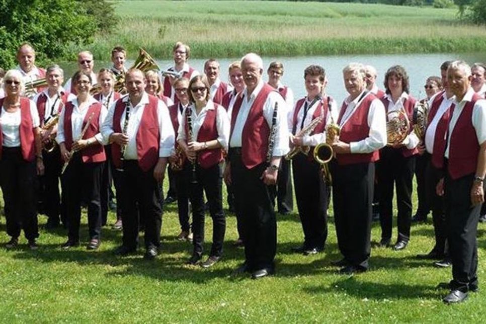 Jung und Alt aus drei Generationen musizieren mit einem breit angelegten Repertoire.