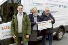 Von links: Tobias Preißner, Verkaufsleiter Lidl, Katja Löwe, Beauftragte für Mitarbeiter und Soziales Lidl, und Jörg Zander, 1. Vorsitzender der Oldenburger Tafel Foto: Hartwig Bauer, Oldenburger Tafel