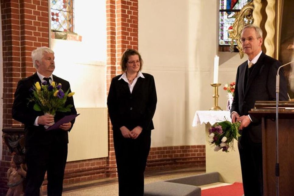 Reiner Kroll, Donatha Puck und Hannes Wendroth vom Kirchengemeinderat.
