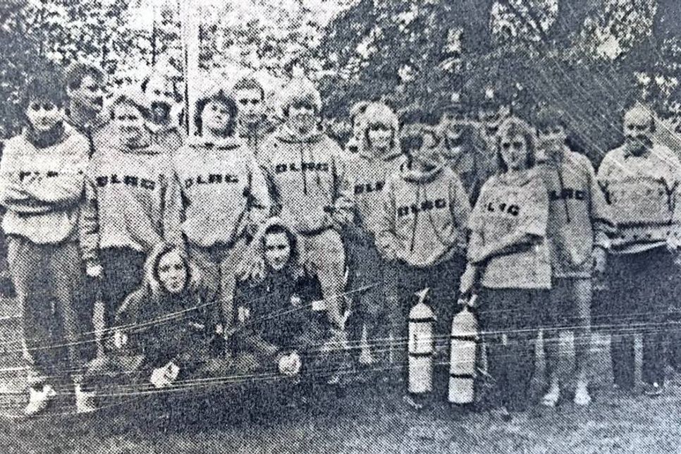 Die DLRG-Ortsgruppe Lensahn mit Joachim Lippmann (re.).