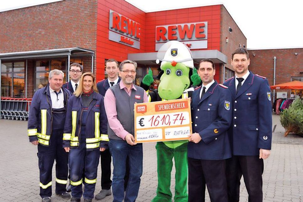 Scheckübergabe in Ratekau. (Foto: Stefan Setje-Eilers)