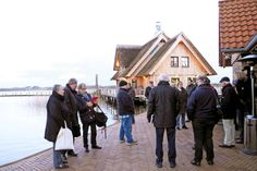Die Mitglieder der AktivRegion zeigten sich beeindruckt vom neuen Fischereihof in Hemmelsdorf. (Foto: T. Schridde)