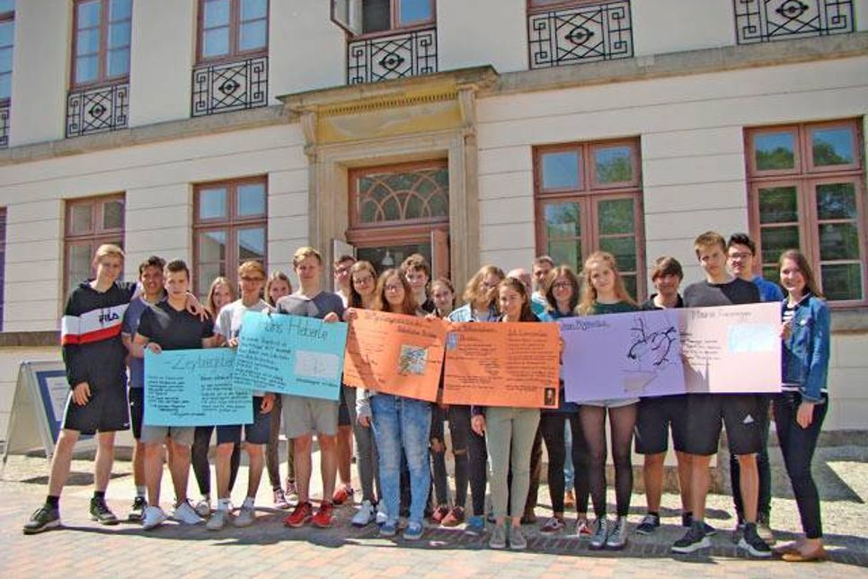 Ein Schultag in der Landesbibliothek: was die Zehntklässler der Voßschule erlebten, soll sich weiter etablieren.