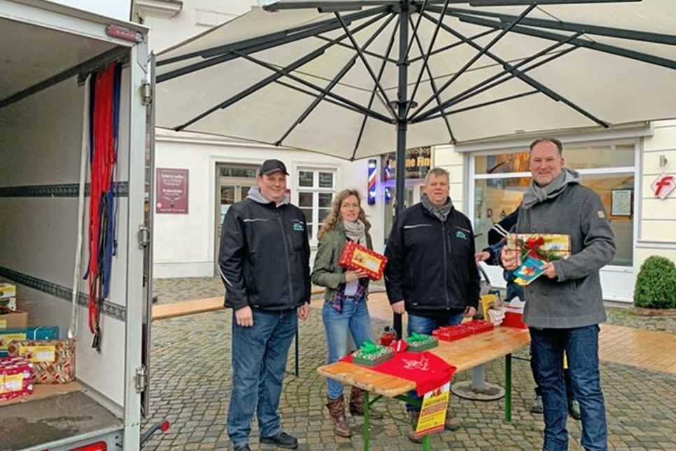 Auch Bürgermeister Björn Demmin unterstützte das Wohltätigkeitsprojekt.