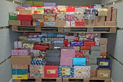 Im Dezember rollt der Lkw mit den gespendeten Geschenken Richtung Süden an die Ahr.