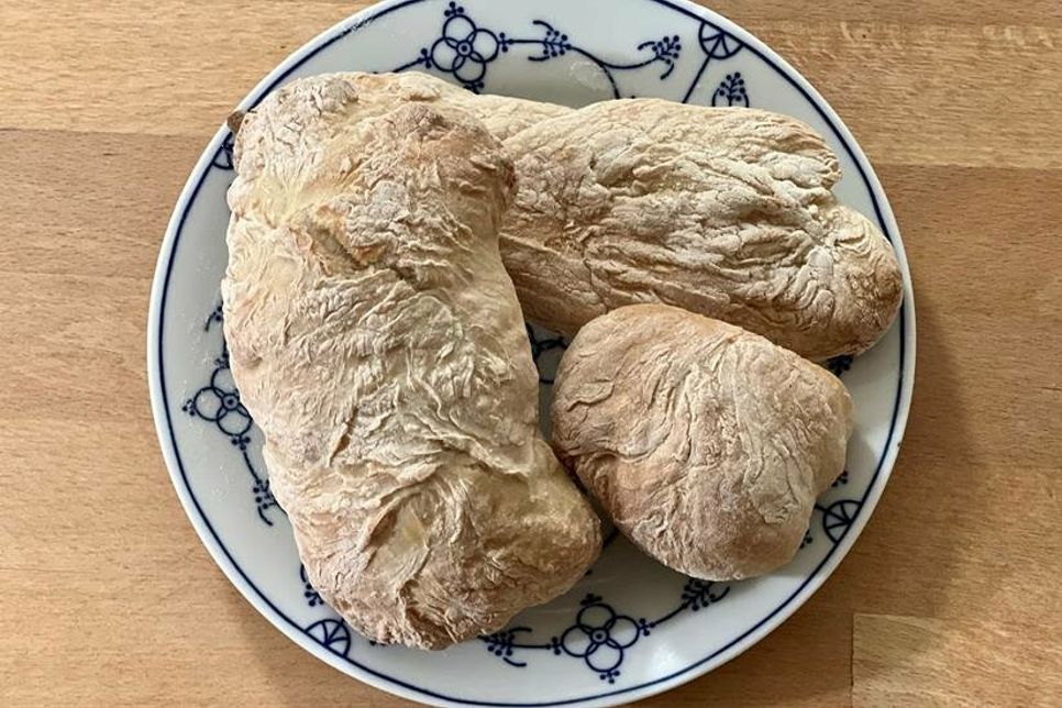 Ein neues Lieblingsrezept: Frisch gebackene Baguettebrötchen.