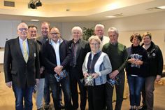 Präsident Klaus Niepel (2. v. lks.) und Jugendwartin Steffi Buhtz (re.) ehrten die langjährigen Mitglieder.