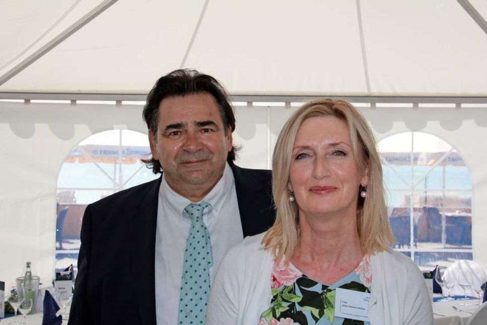 Klinikleiterin Ulrike Reimers-Wölwer mit Geschäftsführer Otto Wagner.