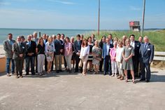 Gruppenbild vor traumhafter Kulisse.