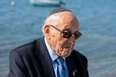 Seine letzte Reise führte ihn im Mai 2025 nach Neustadt, an den Ort seiner Befreiung im Mai 1945. Jetzt ist Manfred Goldberg in London gestorben.