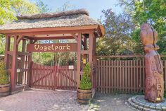 Streit um den Vogelpark Niendorf/Ostsee spitzt sich zu:  Gemeinde fordert Räumung – Betreiber und ein Teil der Politik sehen Gesprächsbedarf