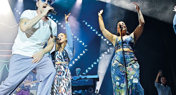 Großes Finale in Timmendorfer Strand: 40.000 Gäste feiern zehn Jahre „Stars am Strand“
