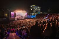 Großes Finale in Timmendorfer Strand: 40.000 Gäste feiern zehn Jahre „Stars am Strand“