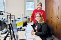 Stockelsdorfs Bürgermeister Julia Samtleben (hinten) freut sich über die gute Zusammenarbeit aller, die letztlich dazu geführt hat, dass die Gemeinde die relativ hohe Summe an Fördergeldern bekommen hat. Ein Extralob gab es für Fördermittelmanagerin Silke Repenning.