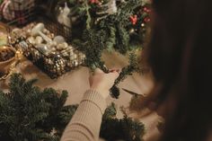 Einen Adventskranz selber machen ist leichter als gedacht.