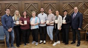 Die Begrüßung fand im alten Sitzungsaal des Rathauses statt.