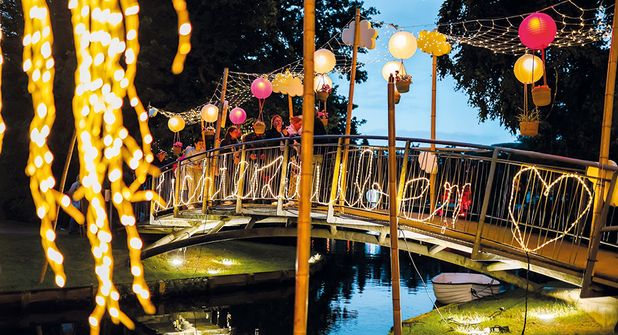 Artistik, Live-Musik und romantische Lichtinstallationen im Godewindpark: Magie und Feenstaub beim Lichterzauber in Travemünde