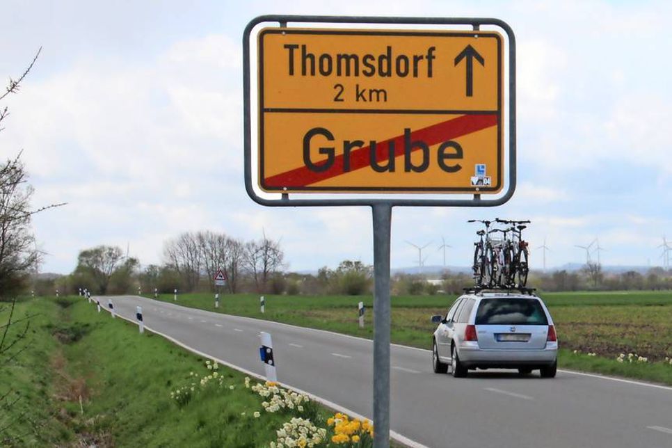 Die schmale Landstraße zwischen Grube und Thomsdorf ist eine schöne, aber für Radfahrer unsichere Strecke.