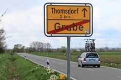 Die schmale Landstraße zwischen Grube und Thomsdorf ist eine schöne, aber für Radfahrer unsichere Strecke.