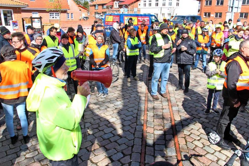 Auf der Kundgebung in Grube dankte Horst Martin den vielen Mitradlern und Unterstützern.