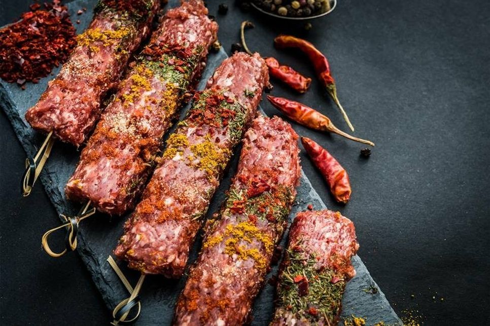 DEKRA gibt Tipps für die Saison mit dem Holzkohlegrill.