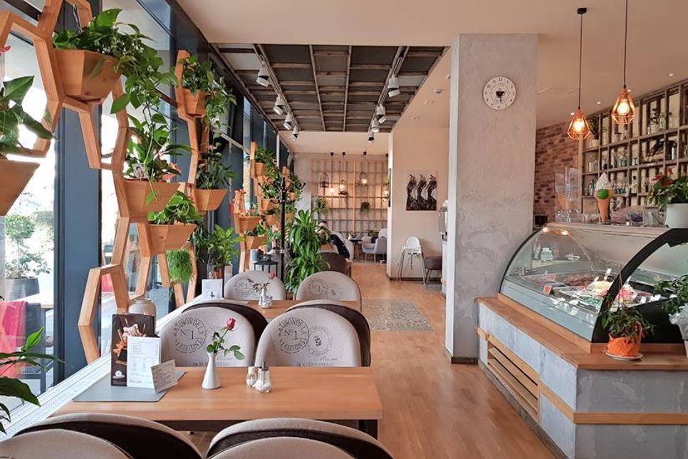 In der Strandallee 4 im Anbau des Carat Hotels befindet sich das gemütliche Star Café.