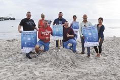 Gemeinsam für einen „sauberen Strand“ (v.li.n.re.): Jürgen „Jimmy“ Imholt (Küstenoptik), Annegret Möllerherm (Möllerherm Immobilien), Markus Beutel (Küstenfieber), Tobias Uecker (tobisRad), Uwe Wenig (Strandcreperie Scharbeutz), Doris Wilmer-Huperz (Tourismus-Agentur Lübecker Bucht), Initiator Stefan Wolf (natursteinwolf) und Tabea Braun (TALB).