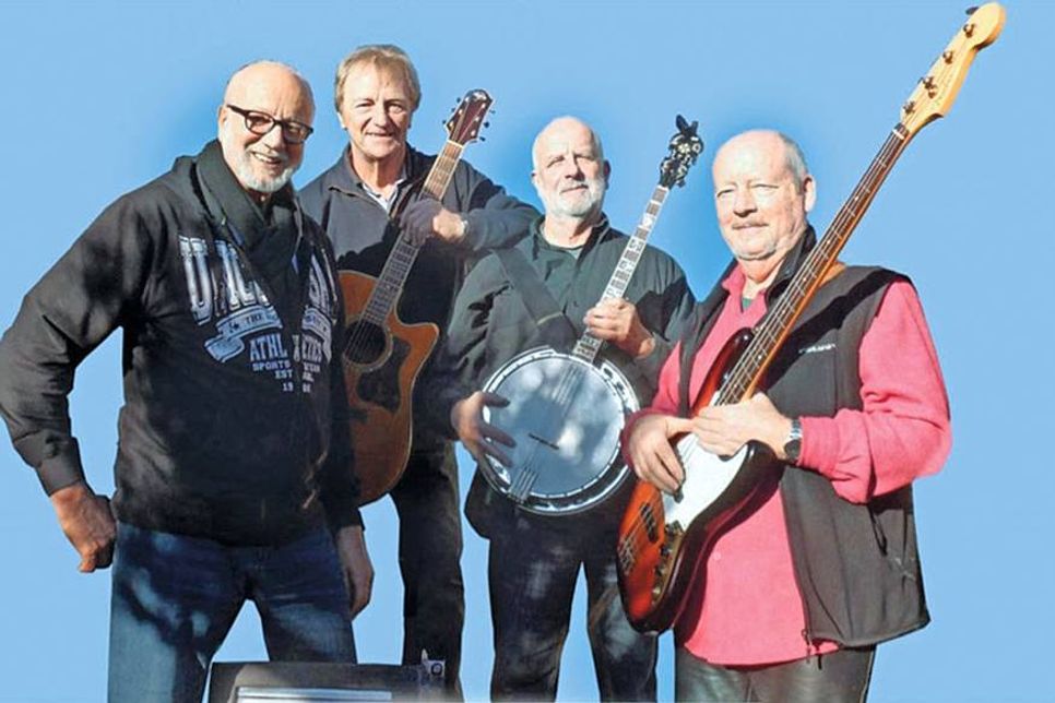 Premiere: Als mögliche neue Location für ihre Live-Konzerte haben sich die Jungs der Timmendorfer Skiffle Group das Herrenhaus Stockelsdorf ausgeguckt. (Foto: Timmendorfer Skiffle Group)