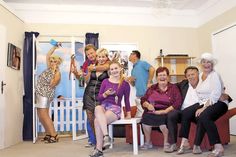 Das „Musik- und Comedytheater Schürsdorf“ führt in diesem Jahr das plattdeutsche Lustspiel „Jung wees helle - bliev Junggeselle“ (der Ladysitter) auf. (Foto: Veranstalter)