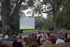 Der Naturerlebnisraum „Historischer Pfarrhof Schönwalde“ bietet eine imposante Kulisse für den Kino-Sommer.