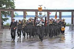 Das Marinemusikkorps Kiel marschiert ein