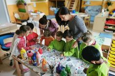 Bei dem Projekt „Künstlerisches Gestalten sammeln die Kinder erste Kunsterfahrungen.