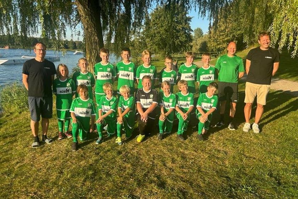 D-Jugend des TSV Süsel mit Sponsor Christian Rumpel.