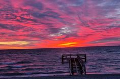 Frühaufsteher werden belohnt. Zum Beispiel mit faszinierenden Sonnenaufgängen, wie Jürgen Ross ihn vom Rettiner Strand aus fotografiert hat.