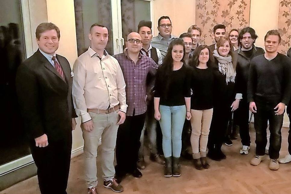 Vorsitzender Europa-Union Neustadt Mirko Schönfeldt (lks.) begrüßte spanische Auszubildende der Beruflichen Schulen des Kreises Ostholstein.