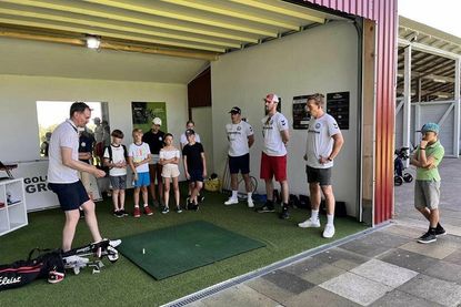Abschlag-Halle für das Messen der Schlägerkopfgeschwindigkeit des Drivers.