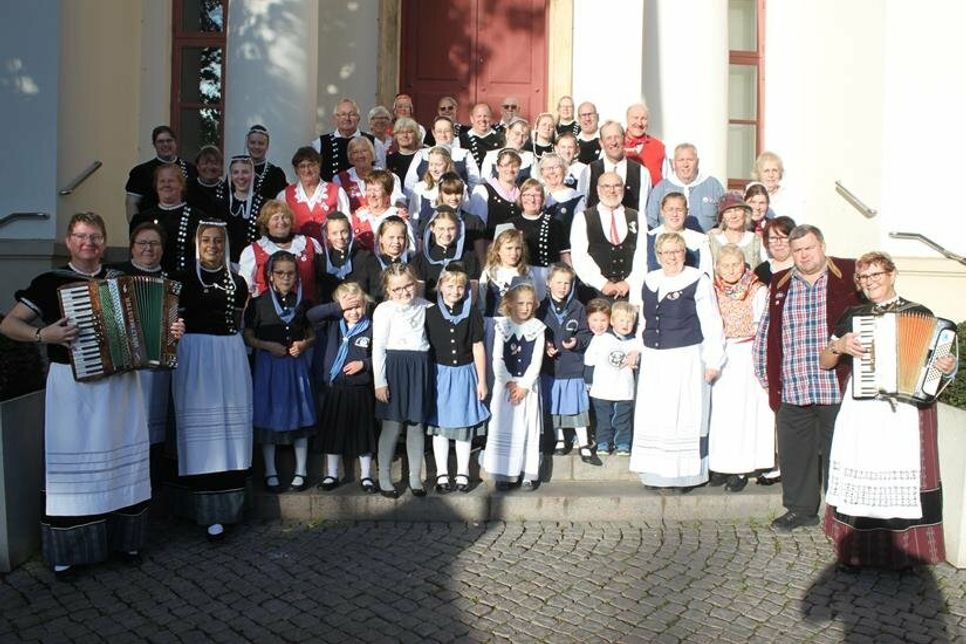 Die über 50 Teilnehmer beim gemeinsamen Gruppenfoto.