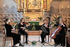 Anspruchsvoll, berührend, zauberhaft: Das Brunionda Streichquartett spielte vor dem barocken Altar der Stadtkirche.