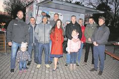 Ein Teil der Sponsoren vor dem Feste- und Veranstaltungsanhänger.