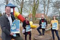 Vorfreude auf das Lesefest: Bürgermeister Björn Demmin, Franziska Ludwig, Holger Förster und die Kuratorin des Lesefestes Charlotte Reimann (v. l.) hoffen auf viele Teilnehmer und deren Ideen im Rahmen des Kreativwettbewerbs.