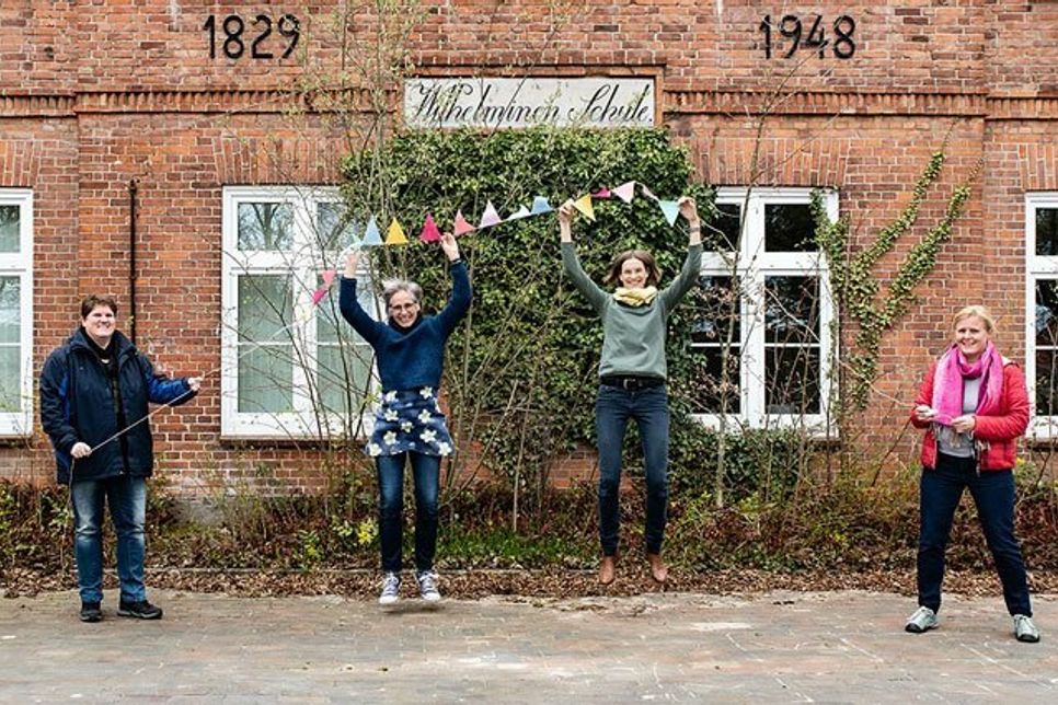 Die Veranstalter des Lesefestes (v. l.) Ulrike Barthel (Stadtbücherei), Ulrike Martens (Familienzentrum), Charlotte Reimann (Kuratorin), Inga Feldmann (Volkshochschule) haben für kleine und große Bücherbegeisterte ein umfangreiches Programm aus der Taufe gehoben.