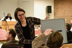 Kirchenkreismitarbeiterin Katja Rode bei einem der Wahlgänge für den Wahlvorbereitungsausschuss. (Foto: KKOH/Heinen)