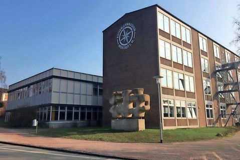 Das Küstengymnasium ist derzeit unter anderem nicht barrierefrei und renovierungsbedürftig. Marode sei es aber keinesfalls, so Schulleiter Karsten Kilian.