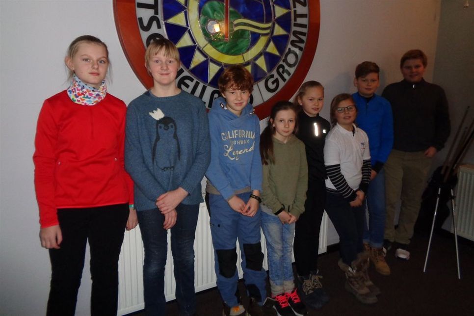 Grömitz. Schnee, Kälte und Wind konnten 10 Golfkinder aus Hohwacht, Falkenstein, Waldshagen und Grömitz nicht davon abhalten, auf der Golfanlage des Golfclubs Ostseebad Grömitz zum Regionaltraining des Schleswig-Holsteinischen Golfverbands zu erscheinen. Die Clubtrainer Marco Bußmann und Uwe Markewitz hatten in den beheizten Gastronomieräumen und in der Golfhalle diverse Putt-, Chip-, Pitch- und Athletikstationen aufgebaut. Trotz des ungemütlichen Wetters ging es aber auch in die überdachten Abschlaghütten auf der Driving Ranch und auf den Platz, um Wurf-, Lauf- und Technikübungen für das vom Verband vorgegebenen „Talentiade“ Programm durchzuführen. Nach sieben Stunden ging die Veranstaltung mit Zufriedenheit aller zu Ende. (red)