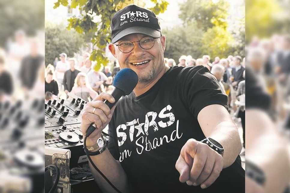 DJ René Kleinschmidt präsentiert am 19. Januar erstmals „Tanzen am Meer“ für die TSNT GmbH in der Trinkkurhalle in Timmendorfer Strand.