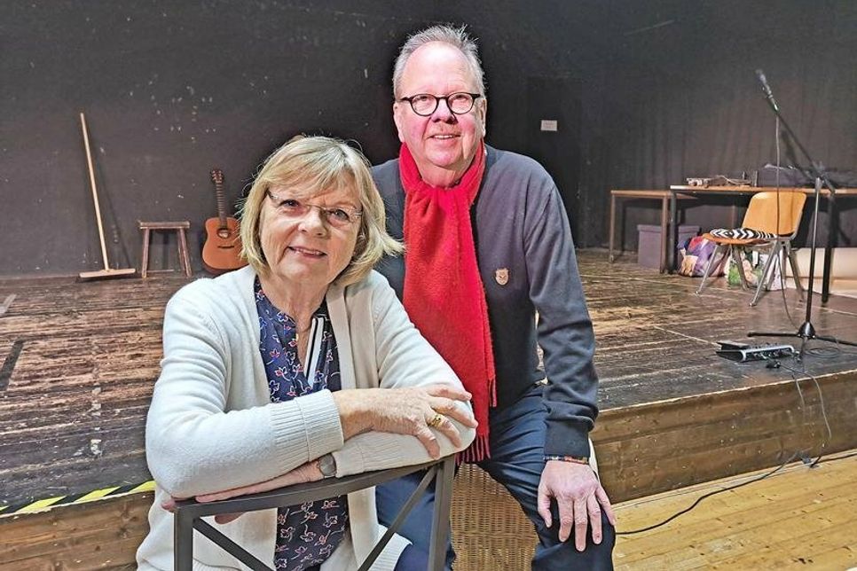 Frauke Bosch und Ulrich Kock erinnern sich an ihre Anfänge bei der Niederdeutschen Bühne Preetz.