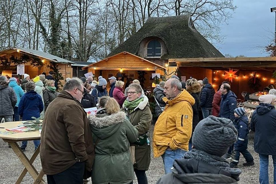 Nach zweijähriger Zwangspause freuten sich die vielen, vielen Besucherinnen und Besucher, dass der Gruber Weihnachtsmarkt endlich wieder stattfinden konnte.
