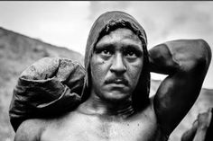 „Dreckiges Gold“ ist ein fotografischer Report über Goldrausch und soziales Elend in der brasilianischen Serra Pelada.