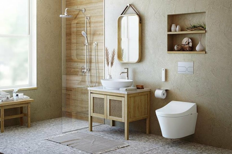 Wer sein Badezimmer vorausschauend gestalten möchte, sollte ein Dusch-WC mit seinen vielen Komfort- und Hygienefunktionen einplanen. Foto: DJD/Toto
